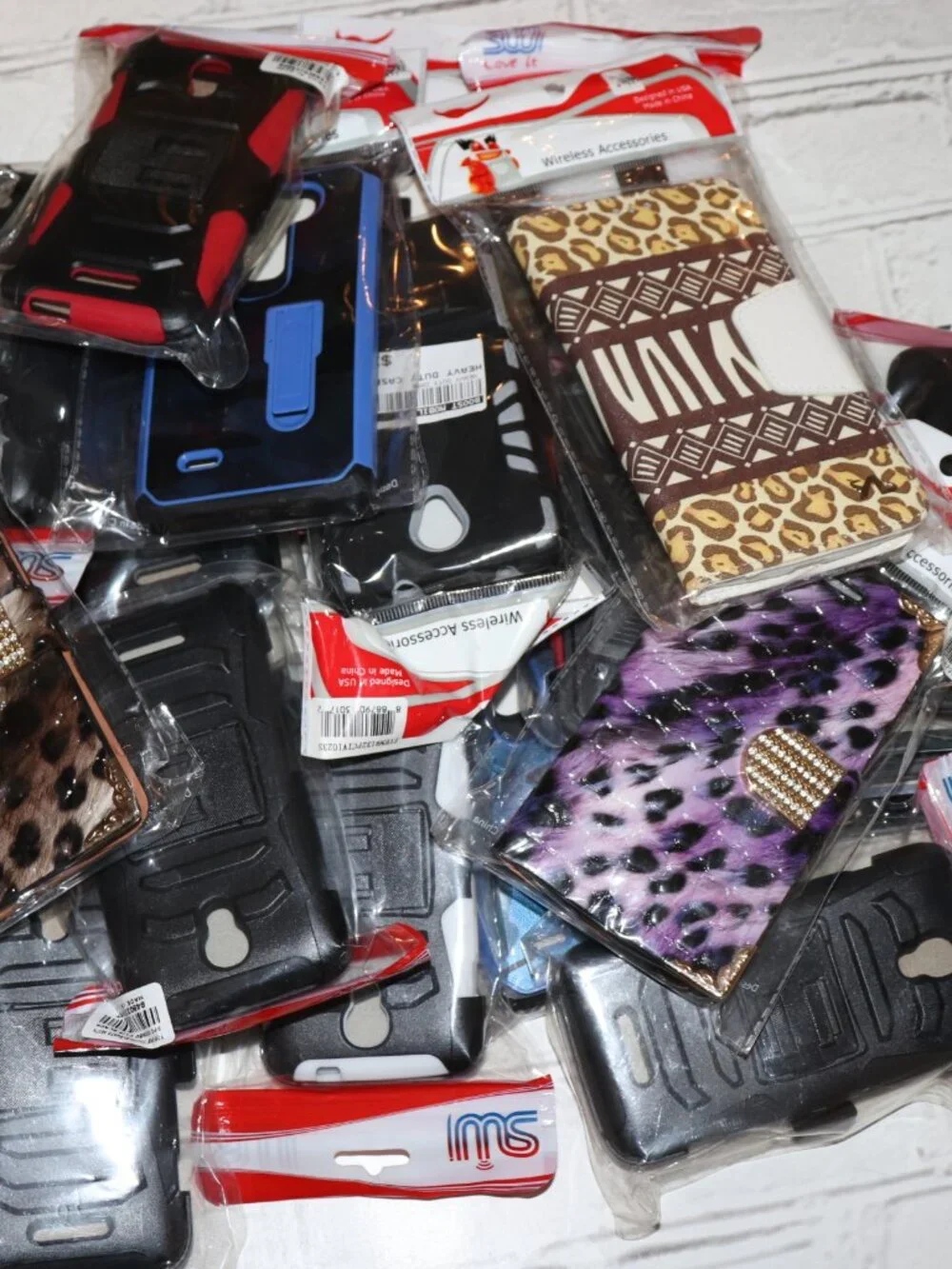📦 Mystery Tech Box · ~30 Mixed Phone Cases · New Old Stock